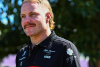 Vozač Formule 1 prodaje kalendar sa fotografijama svoje gole zadnjice