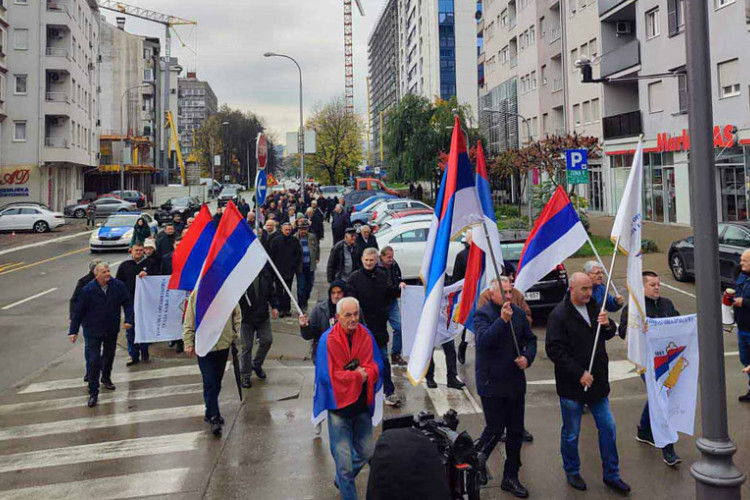 Борци мирним протестом послали поруку СДП-у