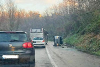 Prevrnuo se automobil na Tutnjevcu