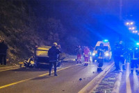 Od siline udarca ispao iz auta: Vozač podlegao usljed povreda