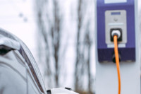 Dobio otkaz jer je na poslu punio svoj električni golf