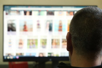 Pedofilima određena zatvorska kazna zbog upoznavanja djece sa pornografijom