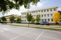 Optužen da je očuha tukao po glavi i slomio mu zub