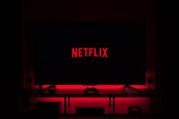 Indija: Film sklonjen sa Netflixa zbog sporne scene sa konzumacijom mesa