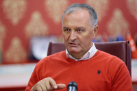 Zveckanje oružjem odraz nervoze i nemoći