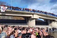 Одржано пливање за Часни крст на Газиводама, никад већи број учесника ВИДЕО