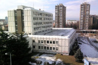 "Ко је за боцку": Оскудно обучена пацијенткиња правила провокативне фотографије у амбуланти (ФОТО)