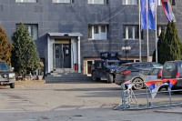 Испред општине Лепосавић уклоњене заставе Србије и УН
