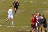 Tuča na terenu nakon derbija u Hrvatskoj (VIDEO)