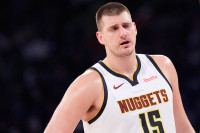 Jokić zabrinuo navijače, doživio tešku povredu na utakmici (VIDEO)