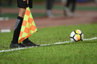 Bundesliga: Ošamućenog sudiju zamijenio navijač
