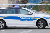 Udario ih kamion na trotoaru: Jedna djevojka poginula, drugoj se bore za život