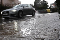 Oprez zbog moguće poledice i odrona