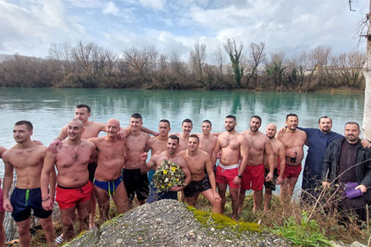 Широм Српске литија и пливање за Часни крст