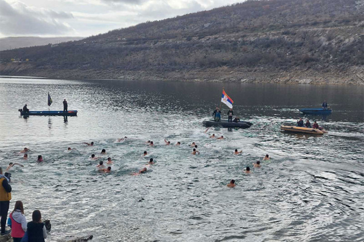 Широм Српске литија и пливање за Часни крст