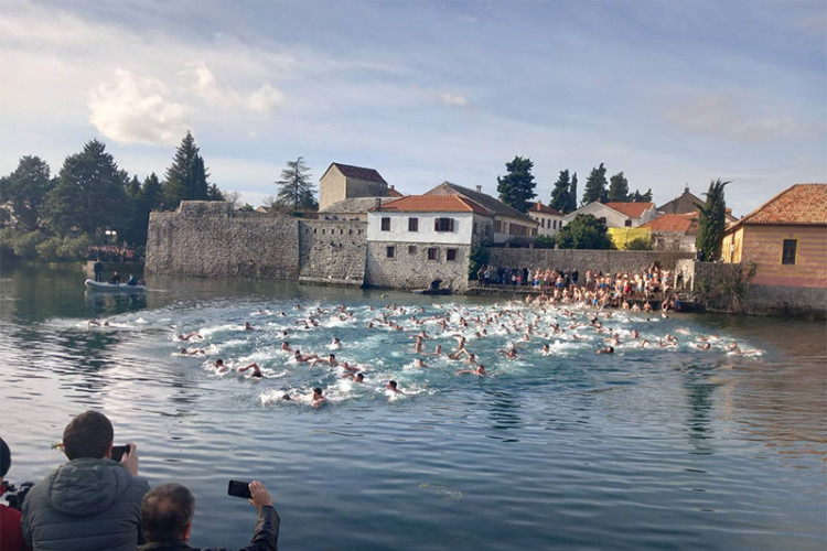 Širom Srpske litija i plivanje za Časni krst