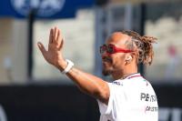 Hamilton zvanično potpisao za Ferari