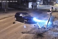 Autom udario u rampu na pružnom prelazu u Banjaluci (VIDEO)
