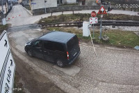 Polomio rampu na pružnom prelazu u banjalučkom naselju (VIDEO)