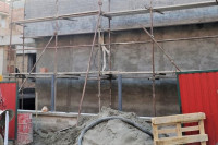 Pao sa 12 metara visine, prošao samo sa ogrebotinama