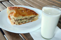 Jogurt nikako ne ide uz burek: Šta je bolje uzeti uz pite?