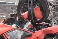 Pogledajte kako policija uništava vozila bahatih vozača iz BiH (VIDEO)