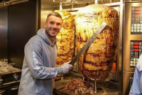 Od svjetskog prvaka do kralja donera: Podolski zaradio milione van fudbalskog terena