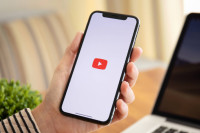YouTube бесплатно уводи Премијум функцију?