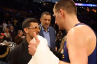 Đoković i Divac bodrili Jokića: Gde si brate moj" (VIDEO)