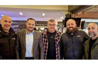 Koliko trofeja vidite na slici?