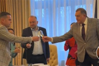 Pogledajte kako su saradnici Dodiku čestitali rođendan (VIDEO)