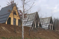 U Doboju potraga za osobom koja je zapalila bungalove