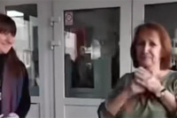 Učenici nastavnici Ružici priredili ispraćaj u penziju za pamćenje: Cvijeće, baklje i pjesma