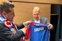 Stevandić uručio Lavrovu rođendanski poklon (FOTO/VIDEO)