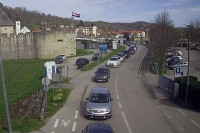 U Gradišci, Donjoj Gradini i Kostajnici gužva na ulazu u BiH