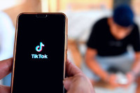 Трик како да вам ТикТок аутоматски преводи објаве (VIDEO)