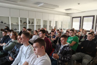 Ovaj fakultet budućim studentima daje besplatno školovanje, smještaj i pripremnu nastavu