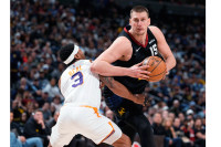 Jokić na ivici tripl-dabla u porazu Denvera