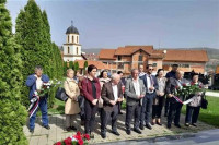 Položeni vijenci i cvijeće na mjestu otkrivanja masovne grobnice