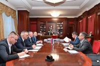 Višković i Minić sa novim direktorom o efikasnijim “Šumama Srpske”