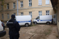 Kamenovao sugrađanina pa ugrizao policajca