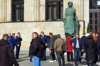 Dodik sa građanima ispred Palate Republike uoči mitinga "Srpska te zove" (FOTO)