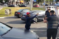 Policija zaustavila Kangu pred početak utakmice (FOTO)