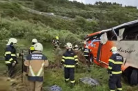 Autobus sletio sa puta, vozač prevezen u bolnicu