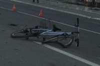 Auto udario biciklistu, muškarac preminuo u bolnici