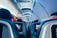 Znate li iz kojeg razloga se svjetla u avionu prigušuju?