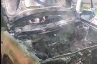 Vatrogasci intervenisali: Gorio automobil u Doboju (FOTO)
