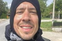 Nikola Rokvić prepješačio Srbiju za 11 dana, pa zapjevao veliki hit svog oca (VIDEO)