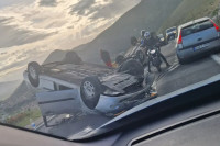 Još jedna saobraćajka na putevima Srpske, dva vozila završila na krovu