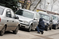 Pričinjena šteta od 9.800 KM: Banjalučanin iz auta krao telefone i novčanike